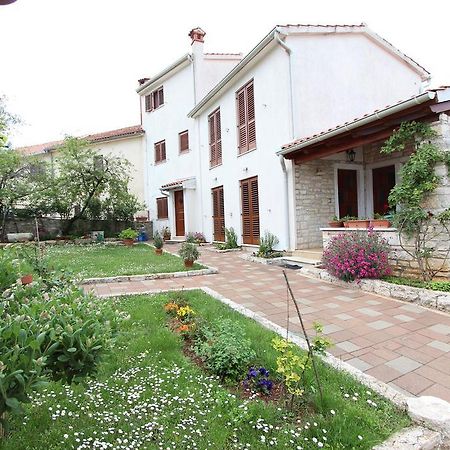 Guest House Liliana 로비니 외부 사진