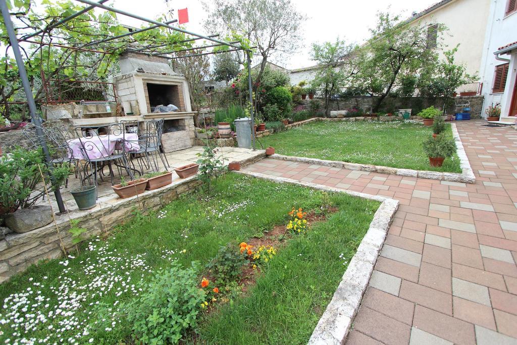 Guest House Liliana 로비니 외부 사진
