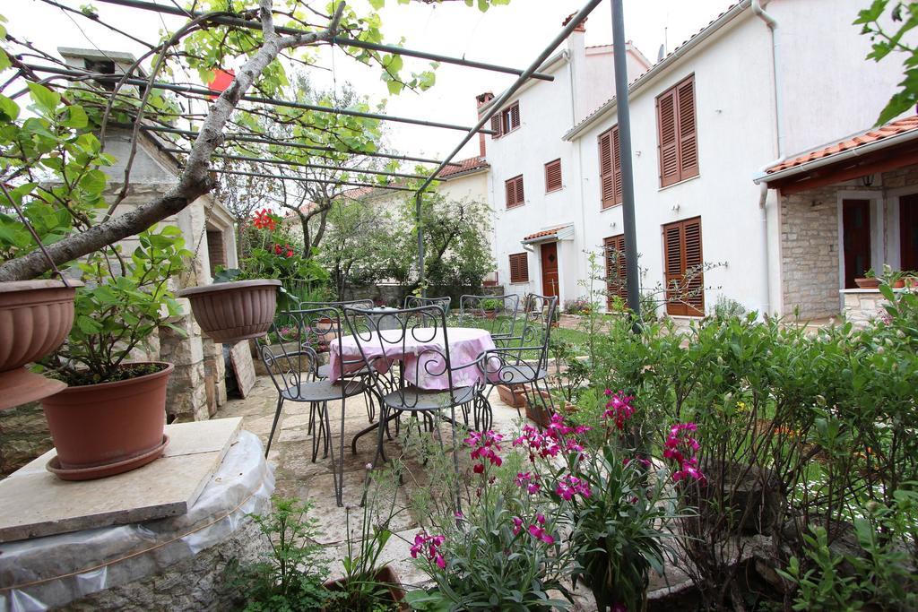Guest House Liliana 로비니 외부 사진