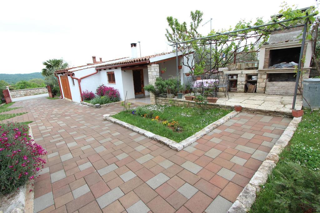 Guest House Liliana 로비니 외부 사진