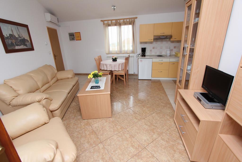 Guest House Liliana 로비니 객실 사진