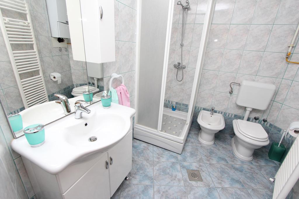 Guest House Liliana 로비니 외부 사진